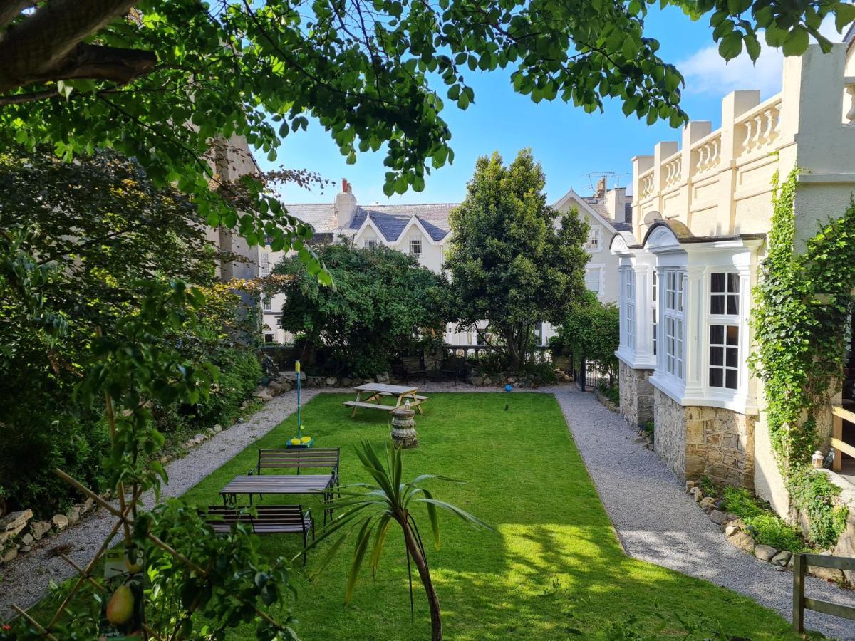 Bed and Breakfast The Chelsea Llandudno Esterno foto