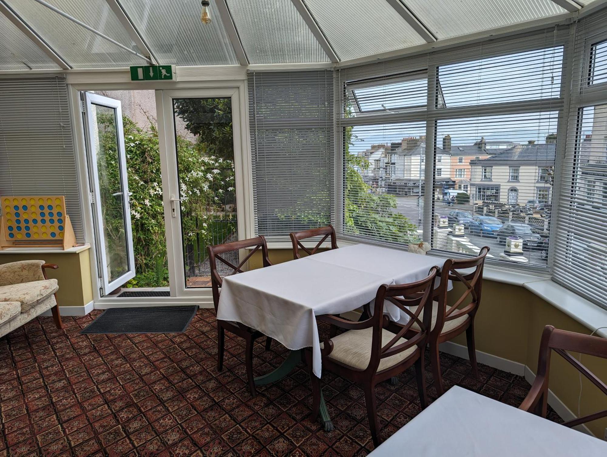 Bed and Breakfast The Chelsea Llandudno Esterno foto