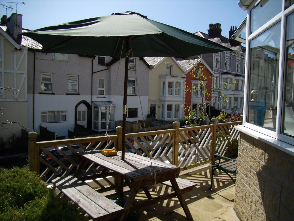 Bed and Breakfast The Chelsea Llandudno Esterno foto