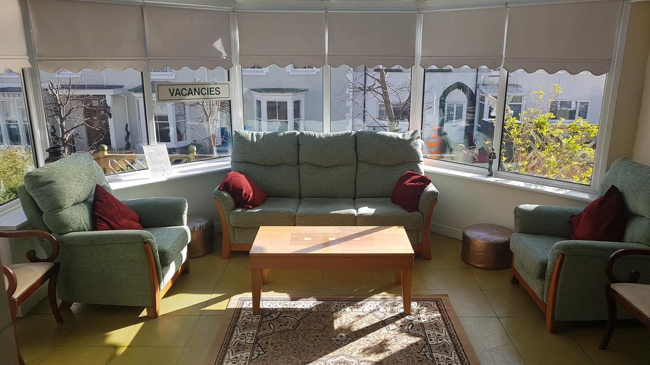 Bed and Breakfast The Chelsea Llandudno Esterno foto